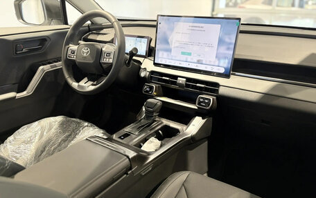 Toyota RAV4, 2025 год, 4 450 000 рублей, 15 фотография