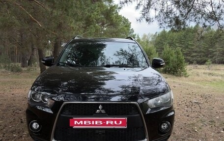 Mitsubishi Outlander III рестайлинг 3, 2010 год, 1 050 000 рублей, 2 фотография