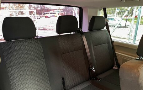 Volkswagen Caravelle T6 рестайлинг, 2015 год, 2 979 000 рублей, 10 фотография