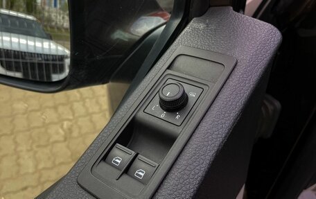 Volkswagen Caravelle T6 рестайлинг, 2015 год, 2 979 000 рублей, 23 фотография
