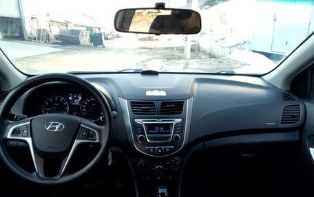 Hyundai Solaris II рестайлинг, 2015 год, 970 000 рублей, 15 фотография
