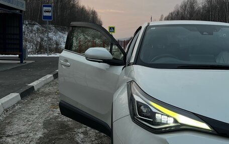 Toyota C-HR I рестайлинг, 2020 год, 2 200 000 рублей, 17 фотография