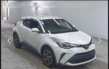 Toyota C-HR I рестайлинг, 2020 год, 2 200 000 рублей, 23 фотография