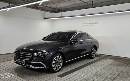 Mercedes-Benz E-Класс, 2023 год, 5 900 000 рублей, 1 фотография