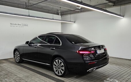 Mercedes-Benz E-Класс, 2023 год, 5 900 000 рублей, 2 фотография