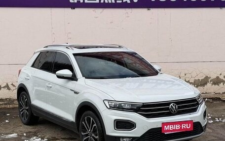 Volkswagen T-Roc I, 2022 год, 1 430 000 рублей, 2 фотография