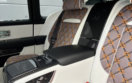 Rolls-Royce Cullinan, 2026 год, 68 500 000 рублей, 26 фотография