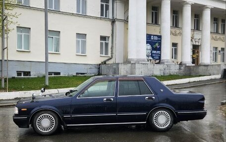 Nissan Cedric VII, 2001 год, 270 000 рублей, 2 фотография
