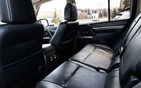Mitsubishi Pajero IV, 2013 год, 2 240 000 рублей, 2 фотография