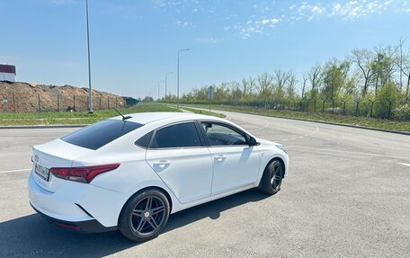 Hyundai Solaris II рестайлинг, 2021 год, 1 750 000 рублей, 2 фотография