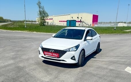 Hyundai Solaris II рестайлинг, 2021 год, 1 750 000 рублей, 10 фотография