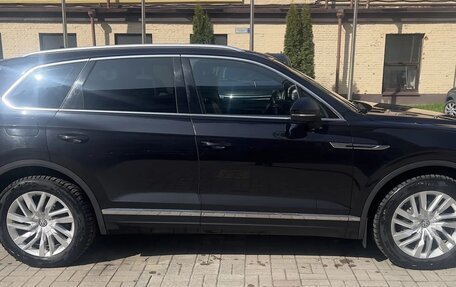 Volkswagen Touareg III, 2018 год, 3 000 000 рублей, 3 фотография