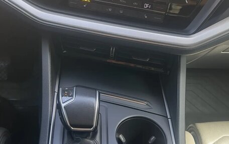 Volkswagen Touareg III, 2018 год, 3 000 000 рублей, 12 фотография