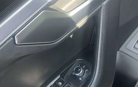 Volkswagen Touareg III, 2018 год, 3 000 000 рублей, 13 фотография