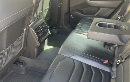 Volkswagen Touareg III, 2018 год, 3 000 000 рублей, 14 фотография