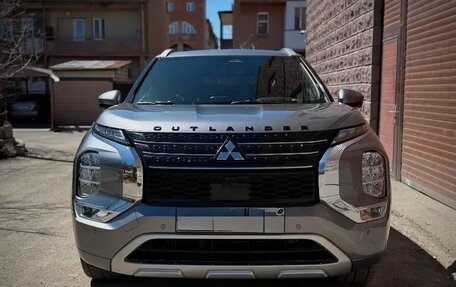 Mitsubishi Outlander, 2023 год, 3 050 000 рублей, 1 фотография