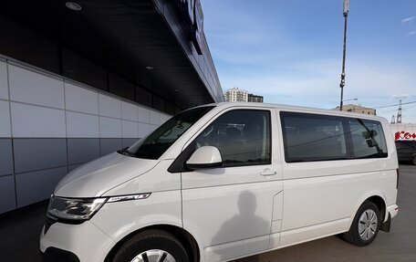 Volkswagen Caravelle T6 рестайлинг, 2020 год, 5 190 000 рублей, 1 фотография