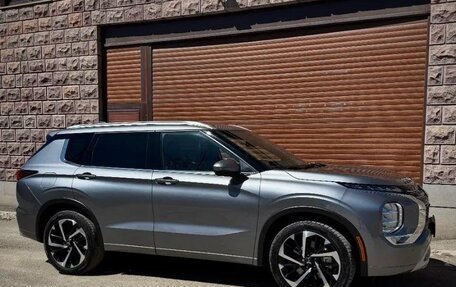 Mitsubishi Outlander, 2023 год, 3 050 000 рублей, 3 фотография
