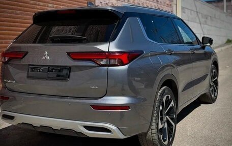 Mitsubishi Outlander, 2023 год, 3 050 000 рублей, 4 фотография