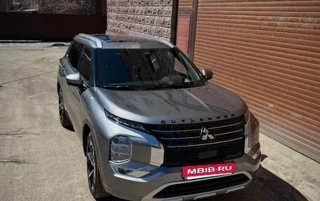 Mitsubishi Outlander, 2023 год, 3 050 000 рублей, 2 фотография
