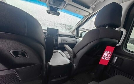 Hyundai Staria, 2021 год, 4 350 000 рублей, 2 фотография