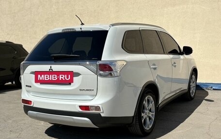 Mitsubishi Outlander III рестайлинг 3, 2014 год, 1 130 000 рублей, 5 фотография