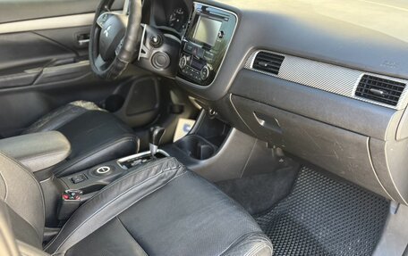 Mitsubishi Outlander III рестайлинг 3, 2014 год, 1 130 000 рублей, 13 фотография