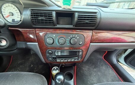 Dodge Stratus II, 2002 год, 240 000 рублей, 4 фотография