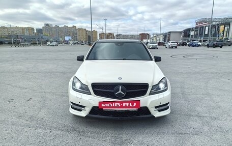 Mercedes-Benz C-Класс, 2011 год, 900 000 рублей, 2 фотография