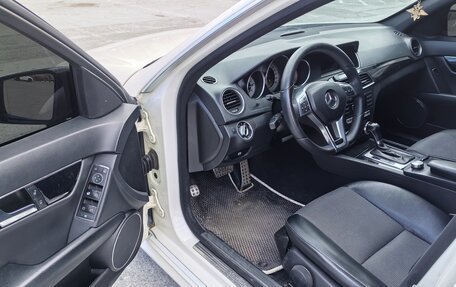 Mercedes-Benz C-Класс, 2011 год, 900 000 рублей, 15 фотография