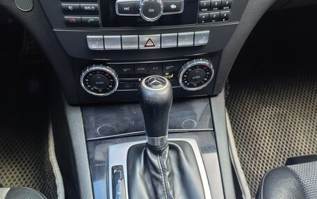 Mercedes-Benz C-Класс, 2011 год, 900 000 рублей, 24 фотография