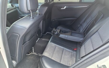 Mercedes-Benz C-Класс, 2011 год, 900 000 рублей, 21 фотография