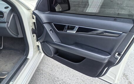 Mercedes-Benz C-Класс, 2011 год, 900 000 рублей, 19 фотография