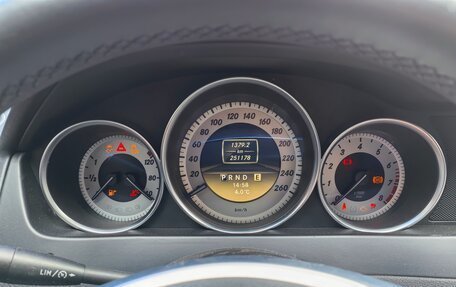 Mercedes-Benz C-Класс, 2011 год, 900 000 рублей, 28 фотография