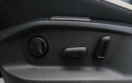 Volkswagen Tiguan II, 2018 год, 3 200 000 рублей, 15 фотография