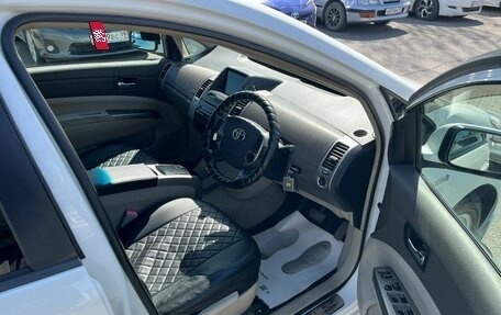 Toyota Prius, 2008 год, 759 000 рублей, 13 фотография