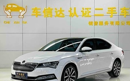 Skoda Superb III рестайлинг, 2021 год, 1 640 700 рублей, 2 фотография