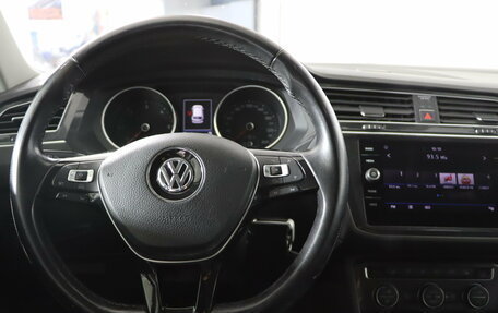 Volkswagen Tiguan II, 2018 год, 2 599 990 рублей, 10 фотография