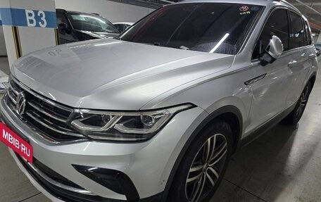 Volkswagen Tiguan II, 2021 год, 3 450 000 рублей, 2 фотография