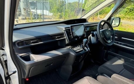 Honda Stepwgn IV, 2021 год, 1 997 000 рублей, 10 фотография