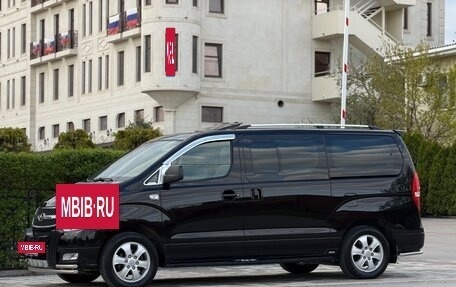Hyundai Grand Starex Grand Starex I рестайлинг 2, 2014 год, 2 400 000 рублей, 2 фотография