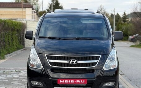 Hyundai Grand Starex Grand Starex I рестайлинг 2, 2014 год, 2 400 000 рублей, 15 фотография