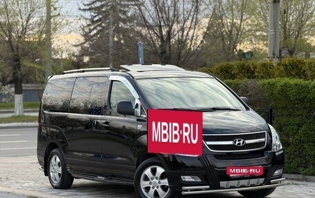 Hyundai Grand Starex Grand Starex I рестайлинг 2, 2014 год, 2 400 000 рублей, 14 фотография