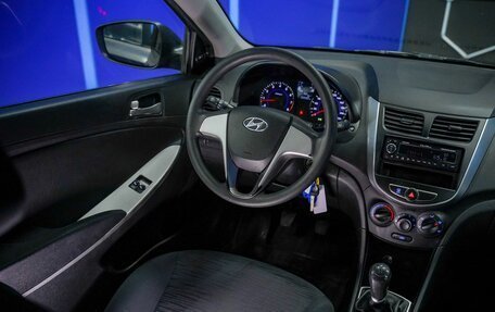 Hyundai Solaris II рестайлинг, 2016 год, 850 000 рублей, 24 фотография