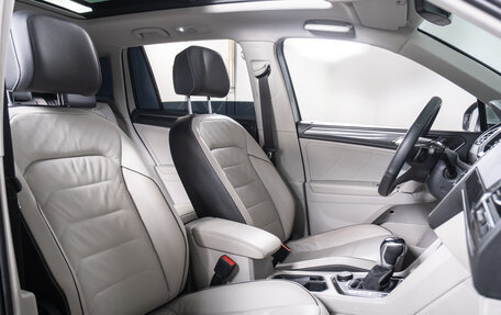 Volkswagen Tiguan II, 2018 год, 3 199 000 рублей, 19 фотография