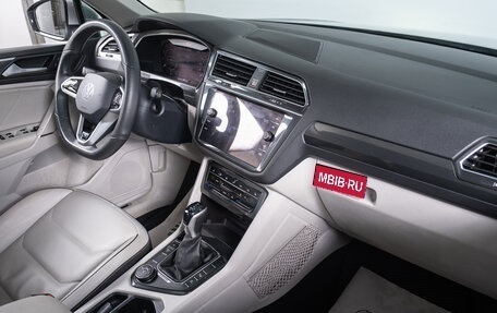 Volkswagen Tiguan II, 2018 год, 3 199 000 рублей, 21 фотография