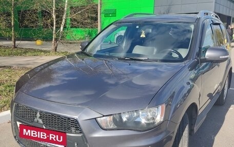 Mitsubishi Outlander III рестайлинг 3, 2010 год, 1 000 000 рублей, 2 фотография