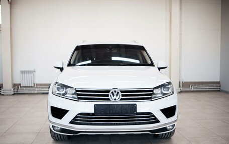 Volkswagen Touareg III, 2015 год, 3 332 000 рублей, 2 фотография