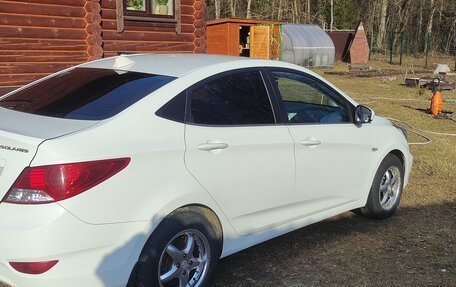 Hyundai Solaris II рестайлинг, 2011 год, 690 000 рублей, 5 фотография