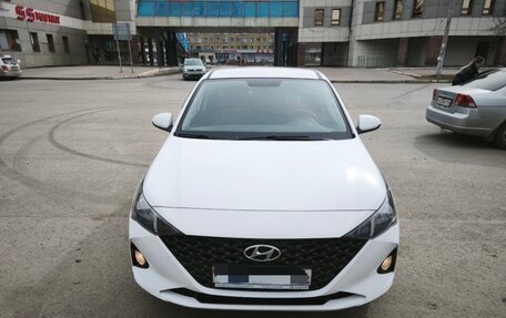 Hyundai Solaris II рестайлинг, 2021 год, 1 200 000 рублей, 1 фотография